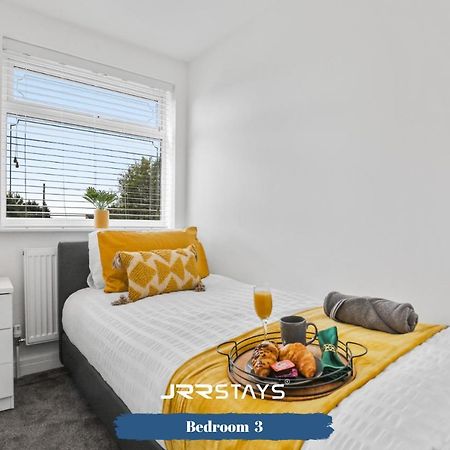 Wolverhampton - Amazing 3 Bedroom, Sleeps 6, Wi-Fi - Jrr Stays Екстер'єр фото