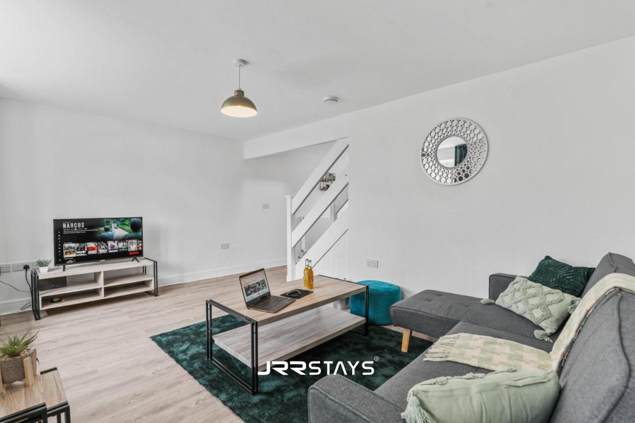 Wolverhampton - Amazing 3 Bedroom, Sleeps 6, Wi-Fi - Jrr Stays Екстер'єр фото