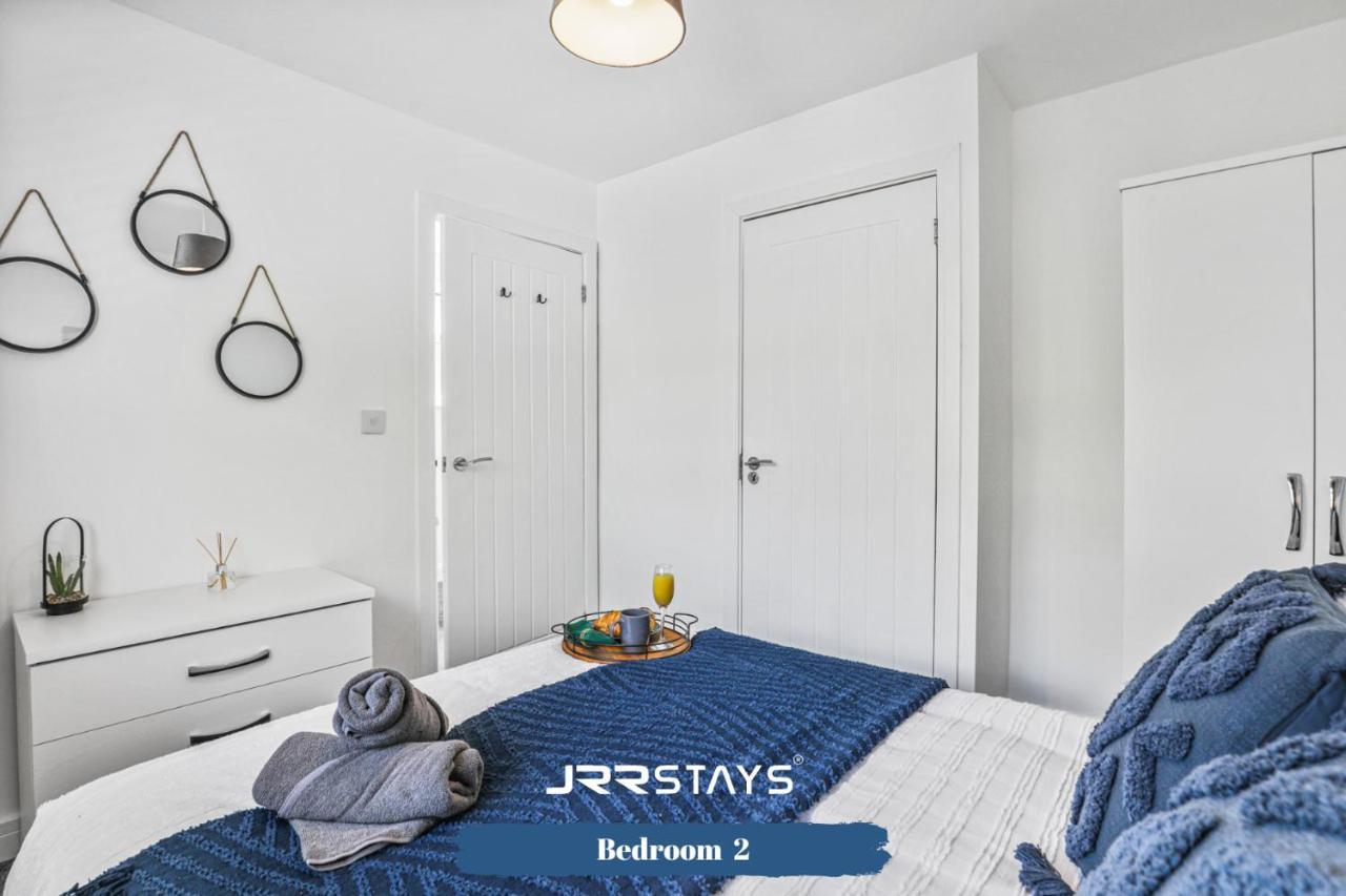 Wolverhampton - Amazing 3 Bedroom, Sleeps 6, Wi-Fi - Jrr Stays Екстер'єр фото