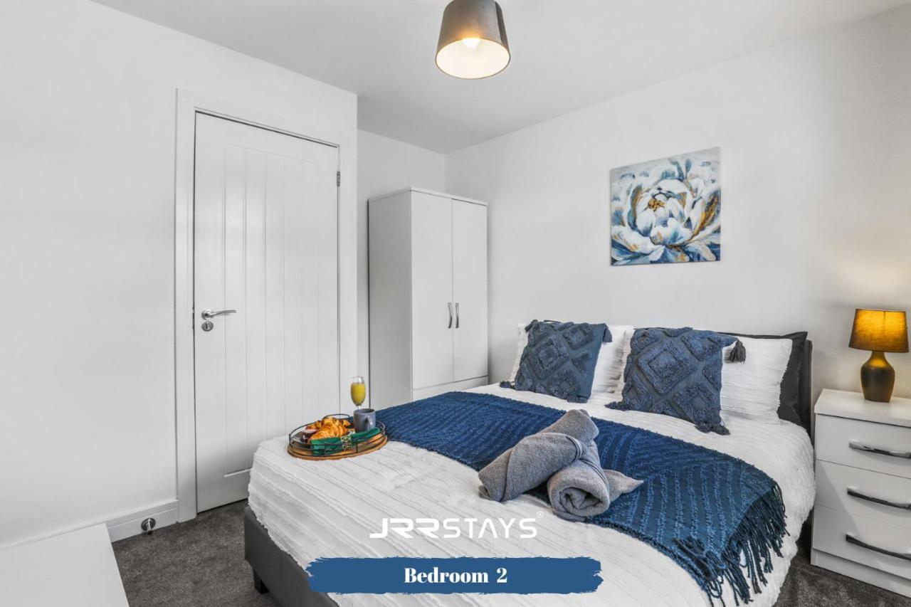 Wolverhampton - Amazing 3 Bedroom, Sleeps 6, Wi-Fi - Jrr Stays Екстер'єр фото