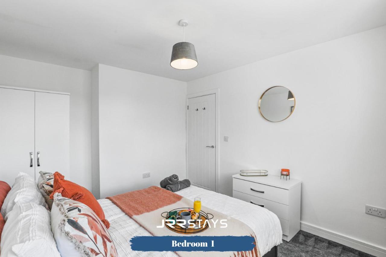 Wolverhampton - Amazing 3 Bedroom, Sleeps 6, Wi-Fi - Jrr Stays Екстер'єр фото