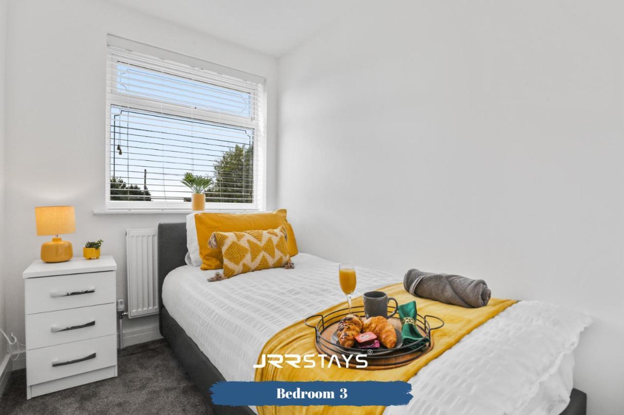 Wolverhampton - Amazing 3 Bedroom, Sleeps 6, Wi-Fi - Jrr Stays Екстер'єр фото
