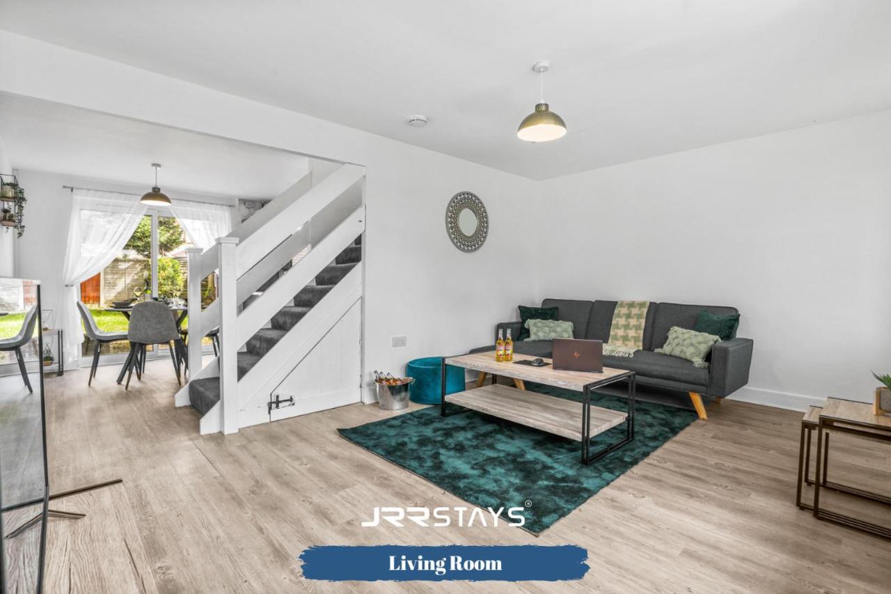 Wolverhampton - Amazing 3 Bedroom, Sleeps 6, Wi-Fi - Jrr Stays Екстер'єр фото