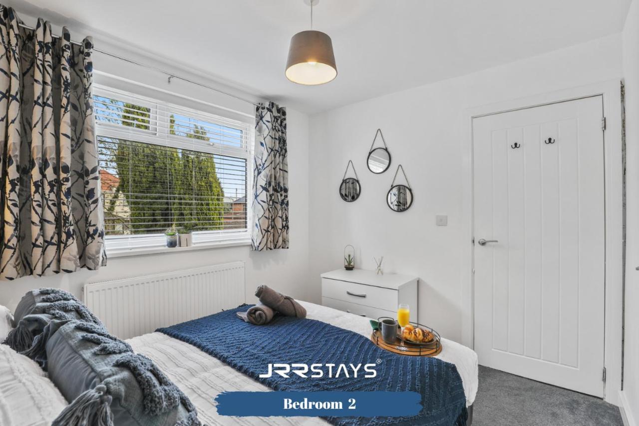 Wolverhampton - Amazing 3 Bedroom, Sleeps 6, Wi-Fi - Jrr Stays Екстер'єр фото