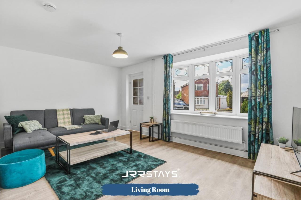 Wolverhampton - Amazing 3 Bedroom, Sleeps 6, Wi-Fi - Jrr Stays Екстер'єр фото