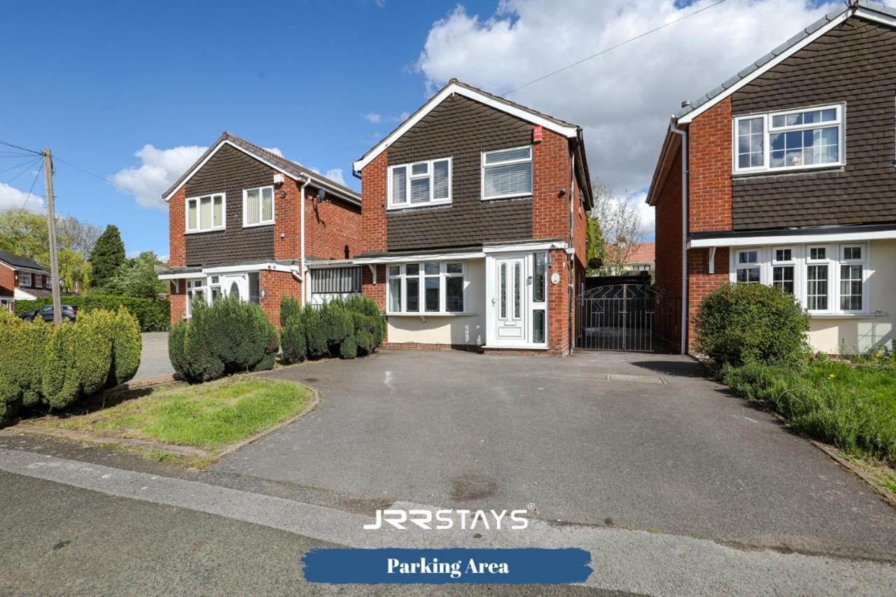 Wolverhampton - Amazing 3 Bedroom, Sleeps 6, Wi-Fi - Jrr Stays Екстер'єр фото
