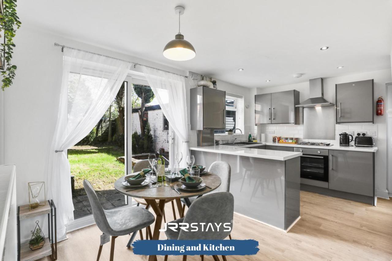 Wolverhampton - Amazing 3 Bedroom, Sleeps 6, Wi-Fi - Jrr Stays Екстер'єр фото