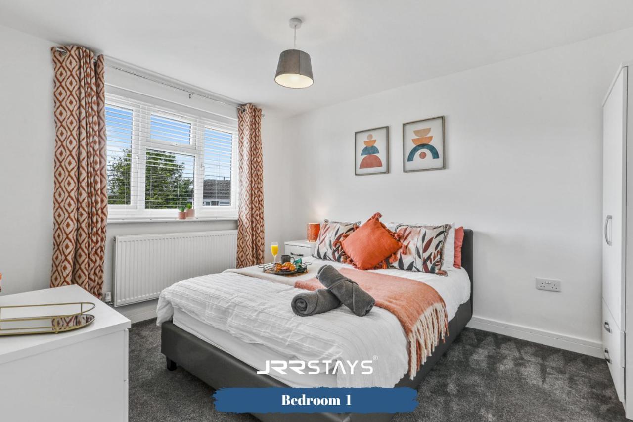 Wolverhampton - Amazing 3 Bedroom, Sleeps 6, Wi-Fi - Jrr Stays Екстер'єр фото